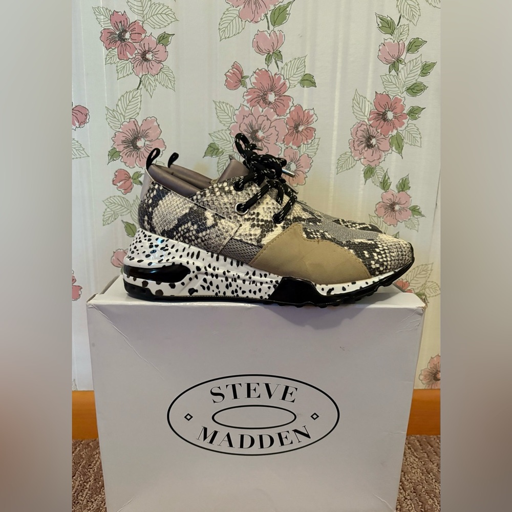 Steve Madden Snakeskin Sneakers. 9 1/2